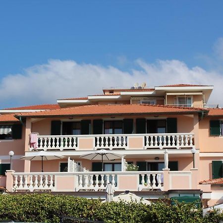 Del Prado Aparthotel Riva Ligure Bagian luar foto