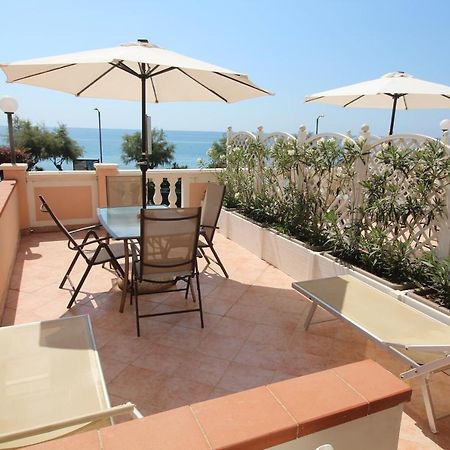 Del Prado Aparthotel Riva Ligure Bagian luar foto