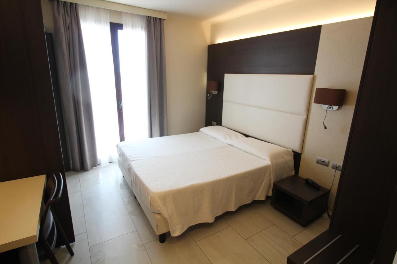 Del Prado Aparthotel Riva Ligure Bagian luar foto