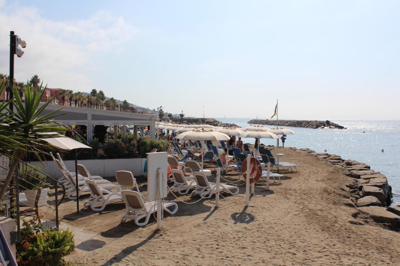 Del Prado Aparthotel Riva Ligure Bagian luar foto