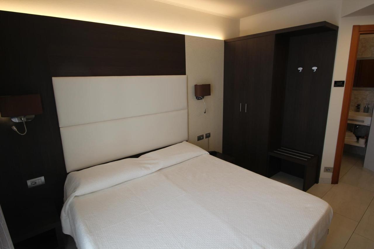 Del Prado Aparthotel Riva Ligure Bagian luar foto