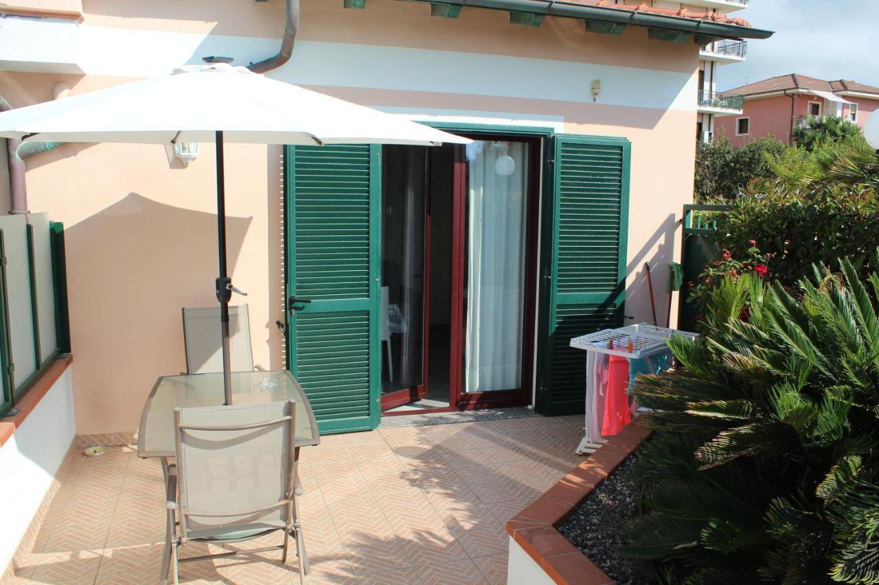 Del Prado Aparthotel Riva Ligure Bagian luar foto