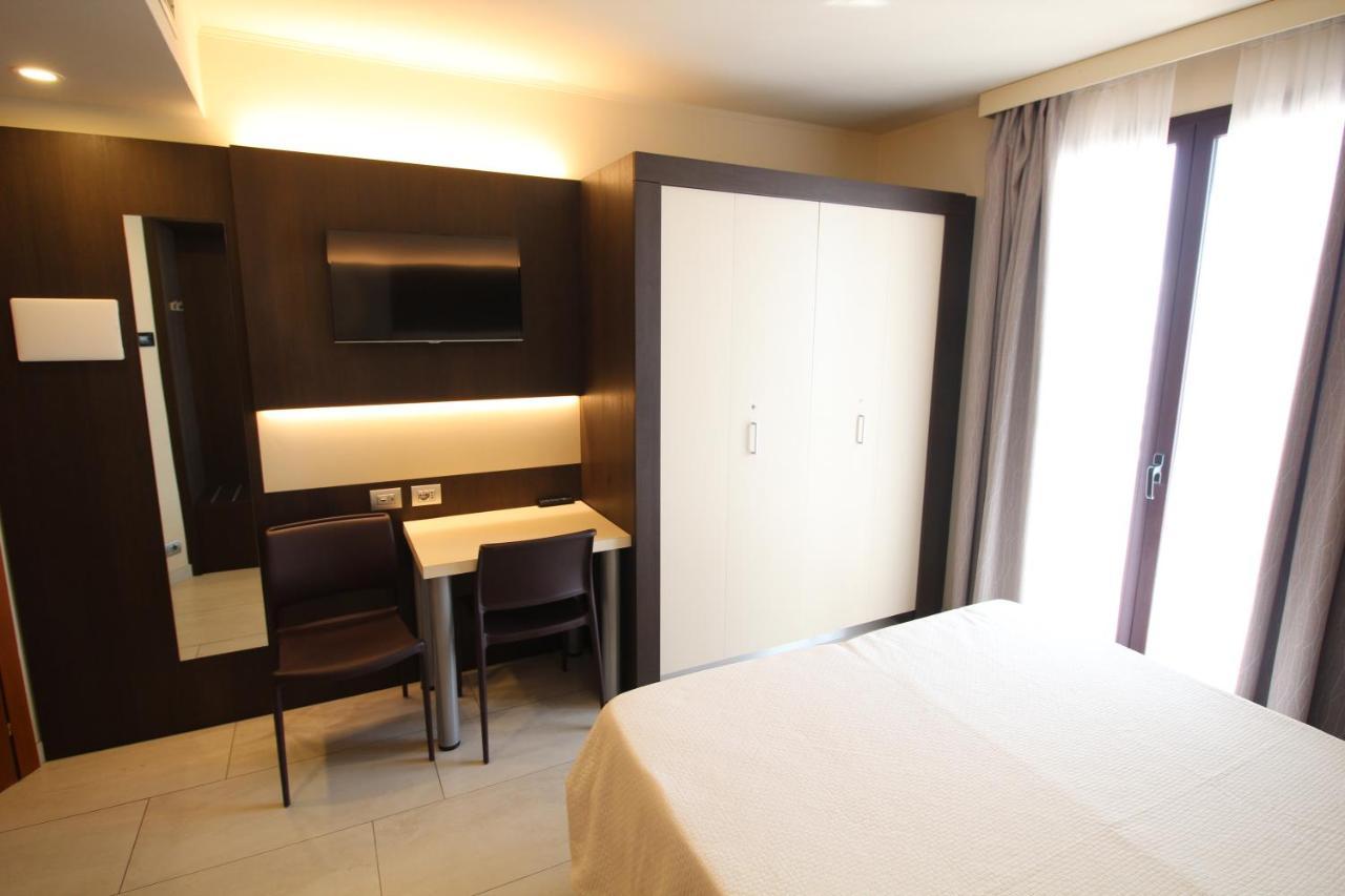 Del Prado Aparthotel Riva Ligure Bagian luar foto