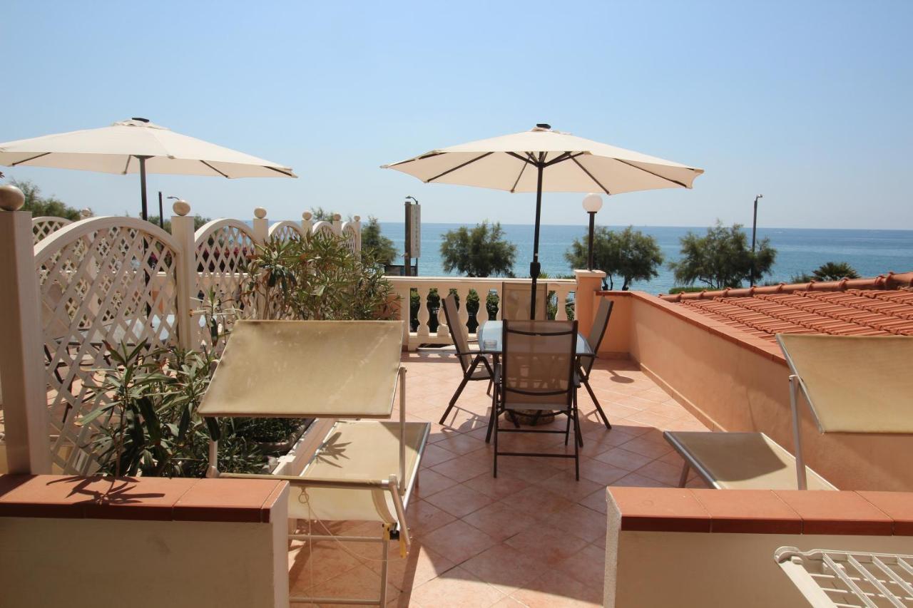 Del Prado Aparthotel Riva Ligure Bagian luar foto