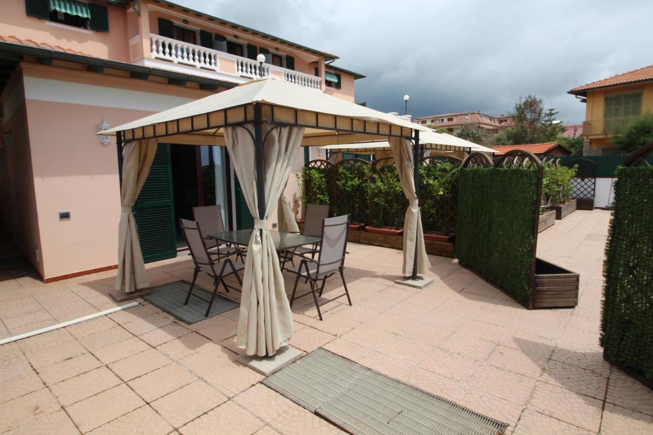 Del Prado Aparthotel Riva Ligure Bagian luar foto