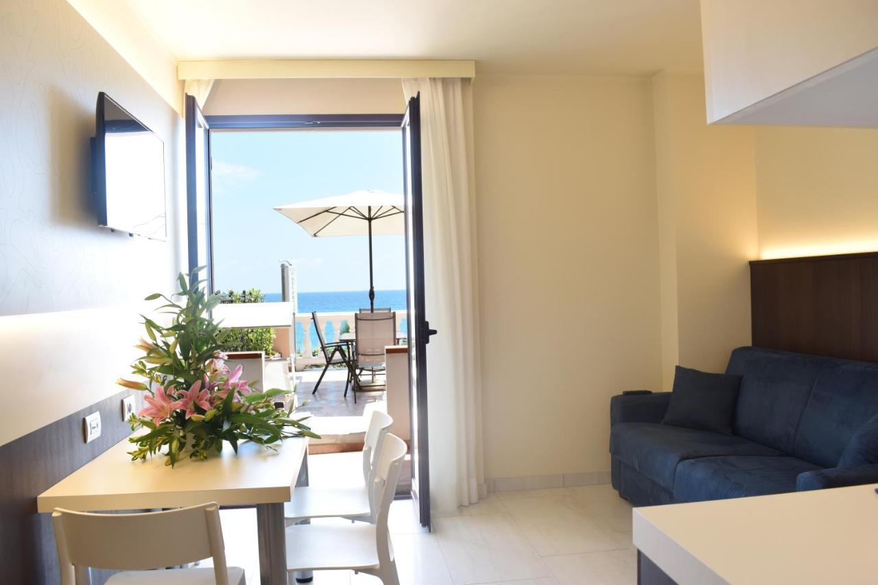 Del Prado Aparthotel Riva Ligure Bagian luar foto