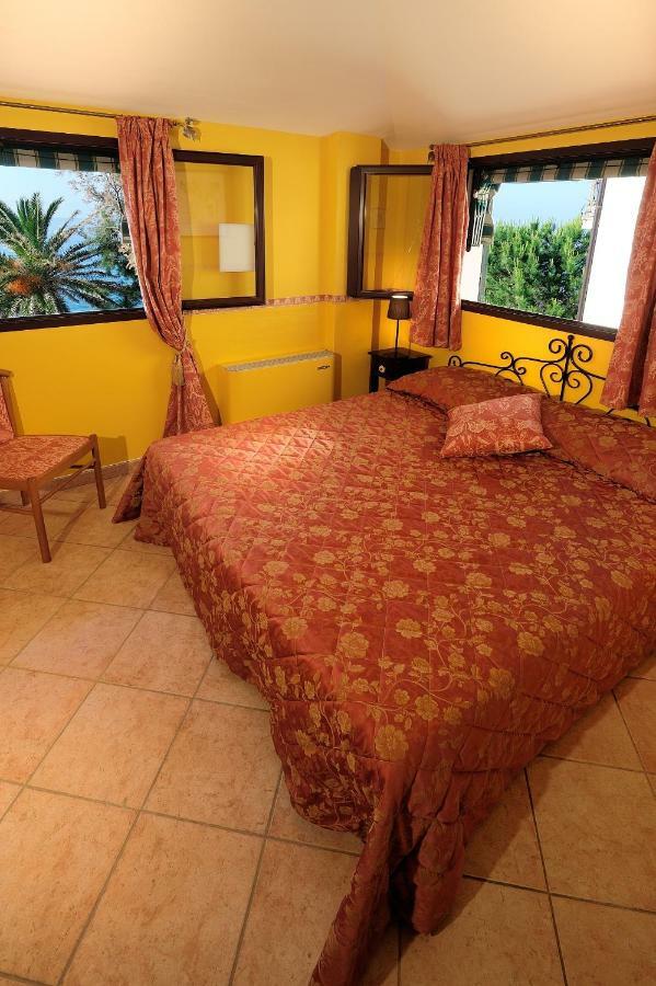 Del Prado Aparthotel Riva Ligure Bagian luar foto