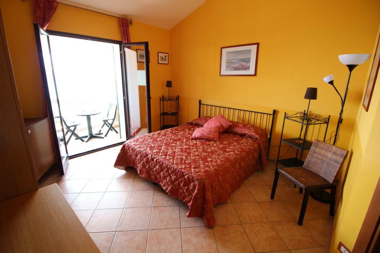Del Prado Aparthotel Riva Ligure Bagian luar foto