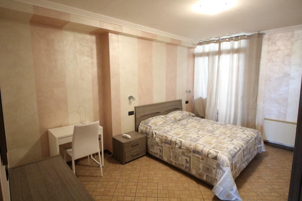 Del Prado Aparthotel Riva Ligure Bagian luar foto