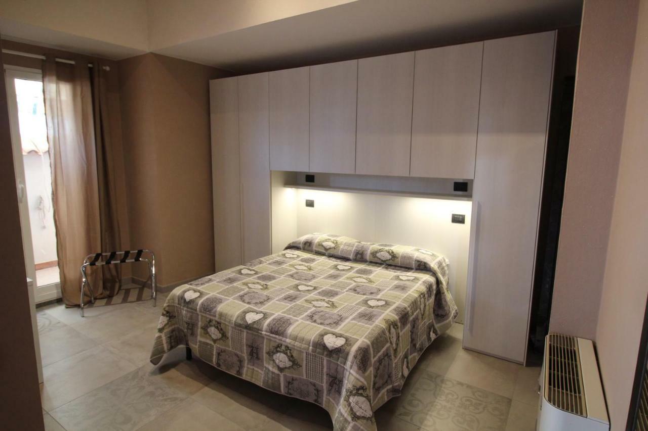 Del Prado Aparthotel Riva Ligure Bagian luar foto