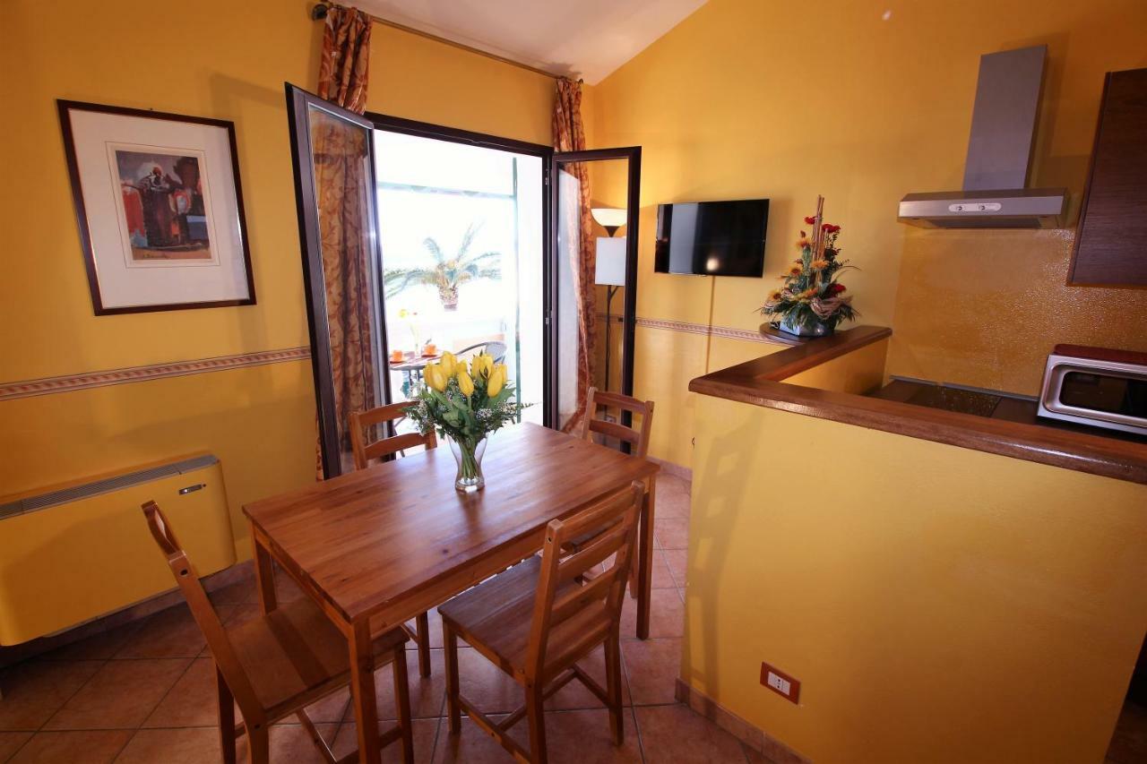 Del Prado Aparthotel Riva Ligure Bagian luar foto
