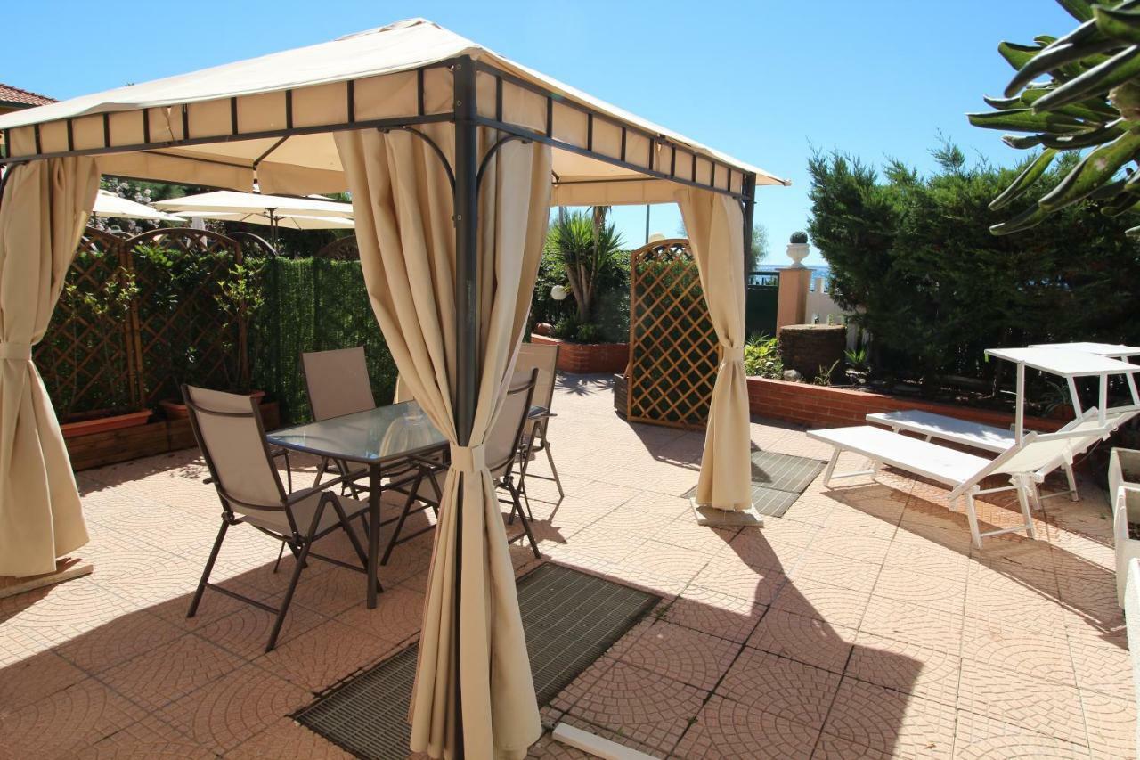 Del Prado Aparthotel Riva Ligure Bagian luar foto