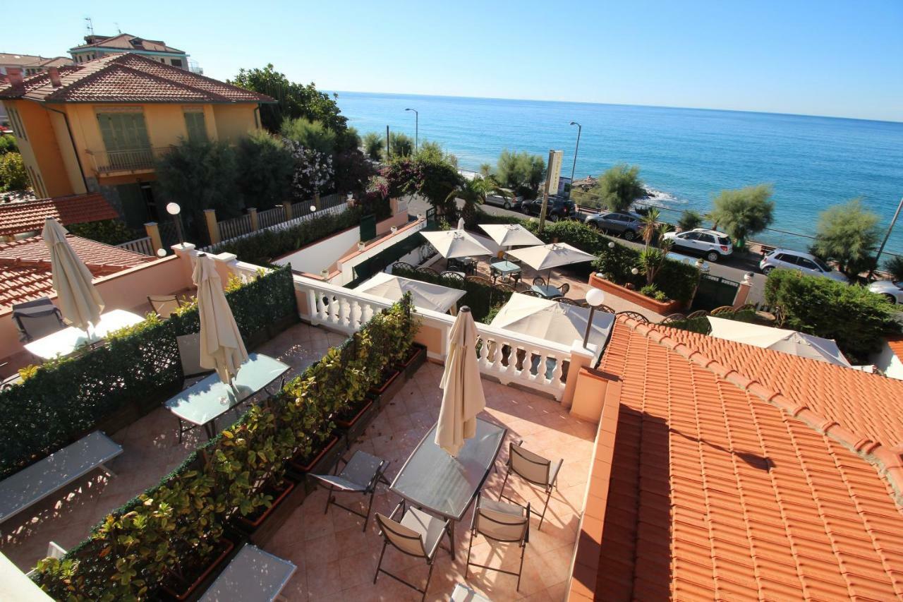 Del Prado Aparthotel Riva Ligure Bagian luar foto