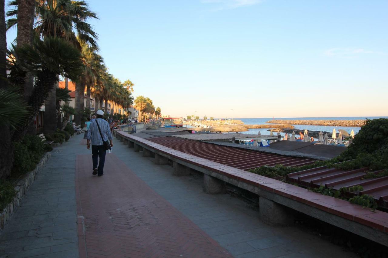 Del Prado Aparthotel Riva Ligure Bagian luar foto