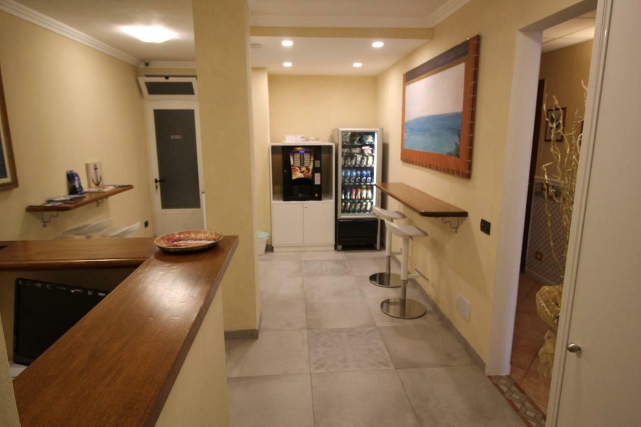 Del Prado Aparthotel Riva Ligure Bagian luar foto