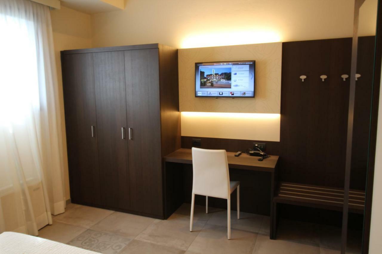 Del Prado Aparthotel Riva Ligure Bagian luar foto