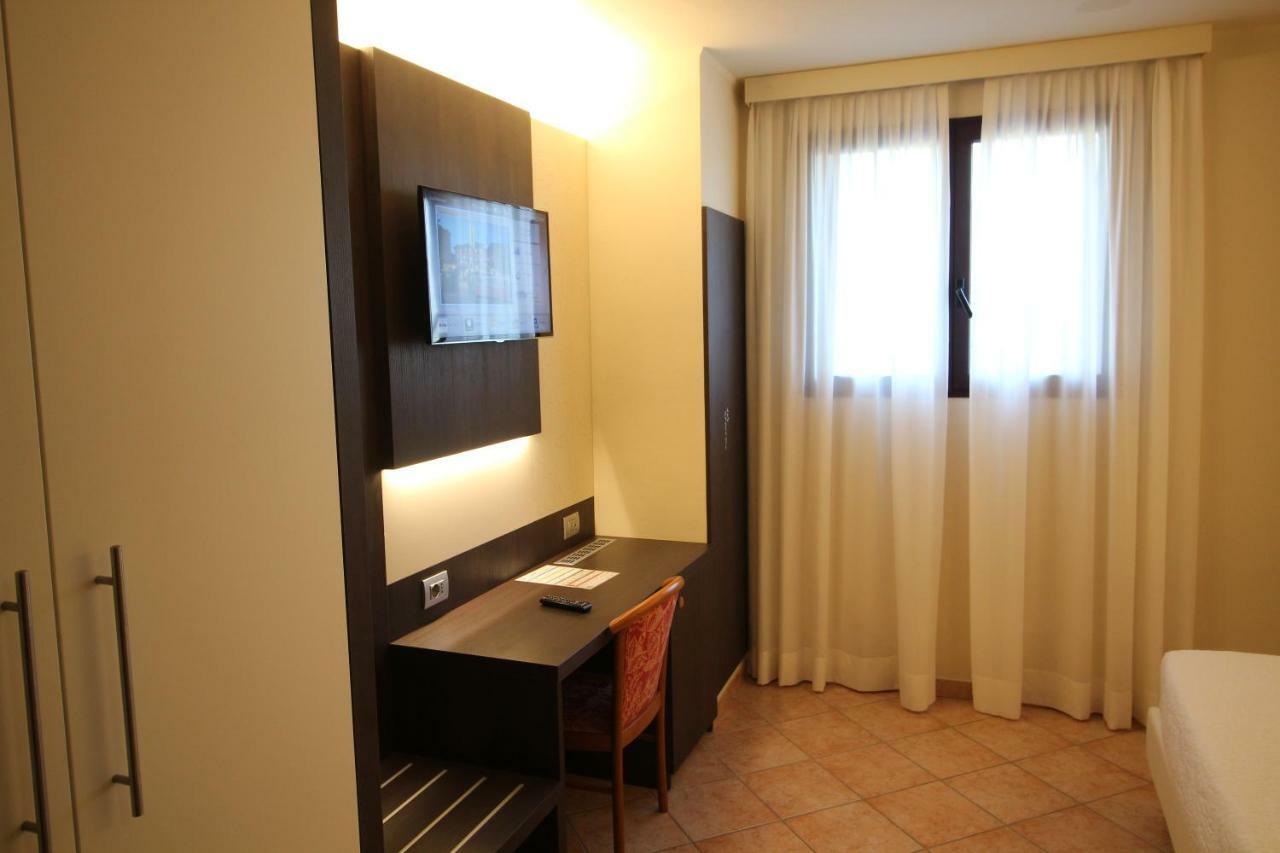 Del Prado Aparthotel Riva Ligure Bagian luar foto