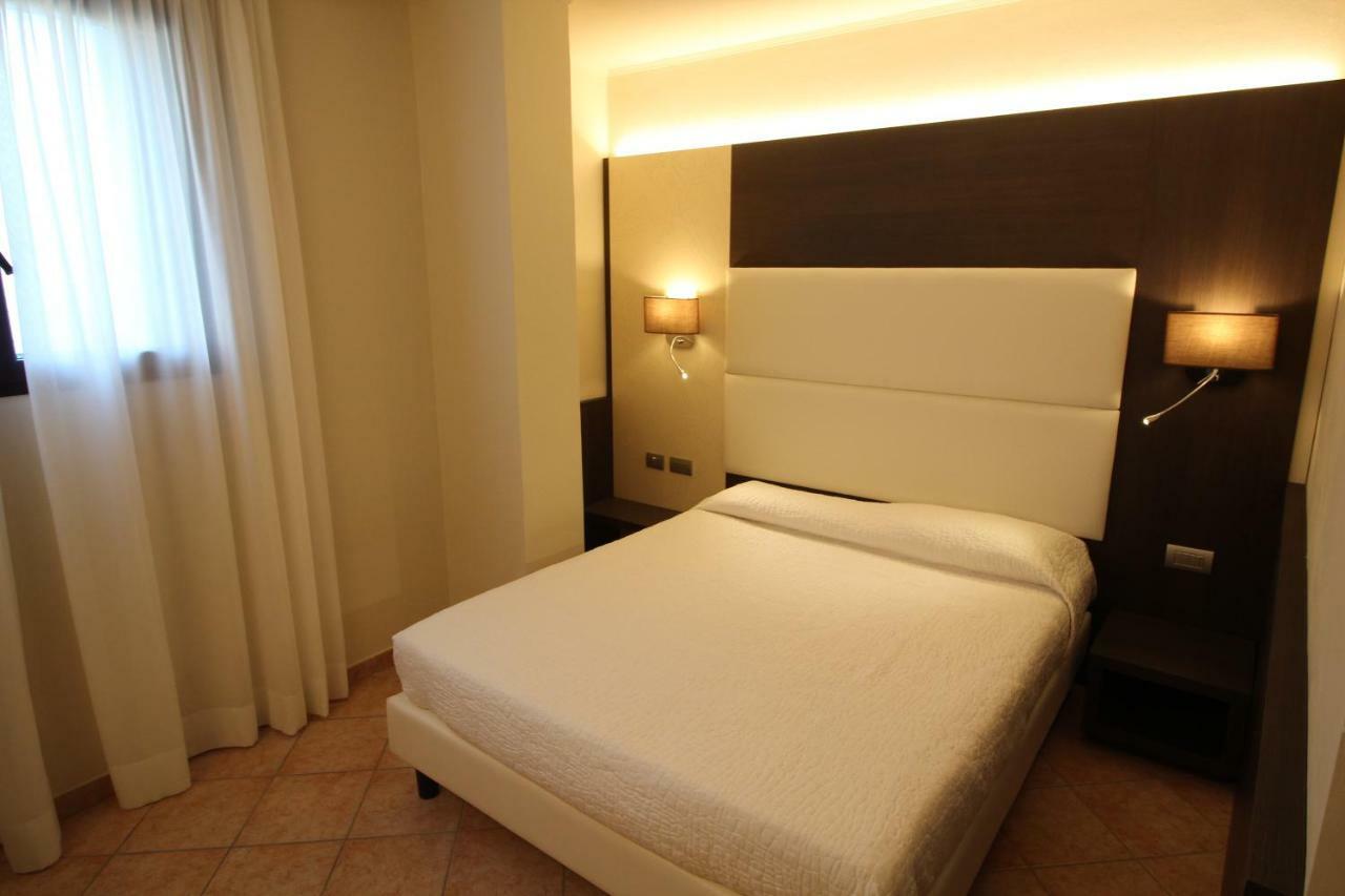 Del Prado Aparthotel Riva Ligure Bagian luar foto