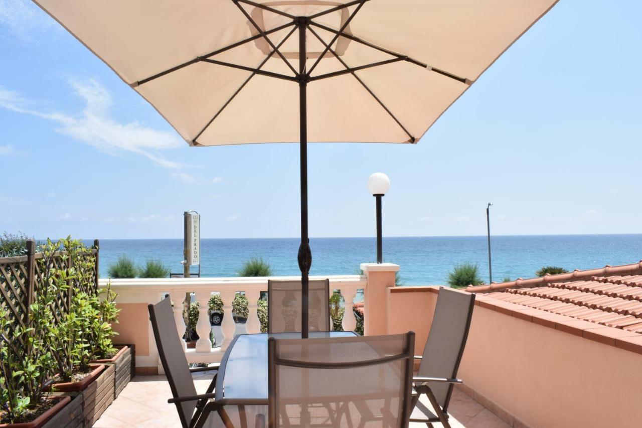 Del Prado Aparthotel Riva Ligure Bagian luar foto