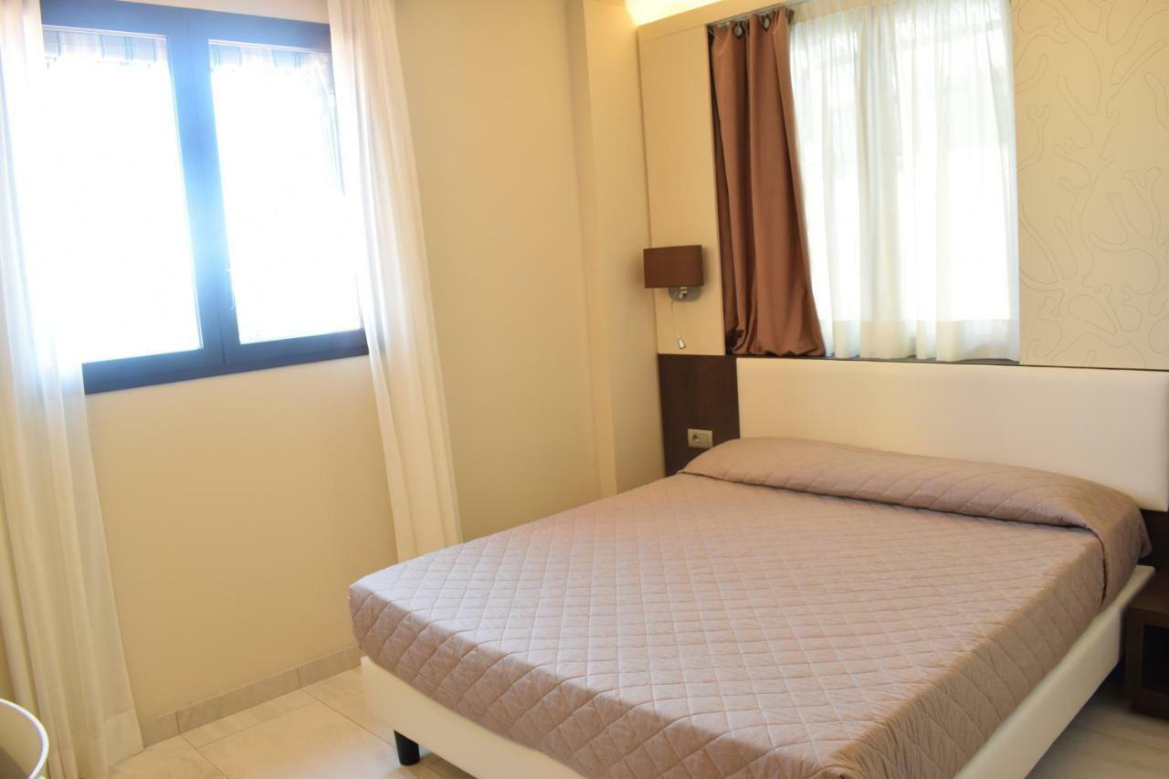 Del Prado Aparthotel Riva Ligure Bagian luar foto
