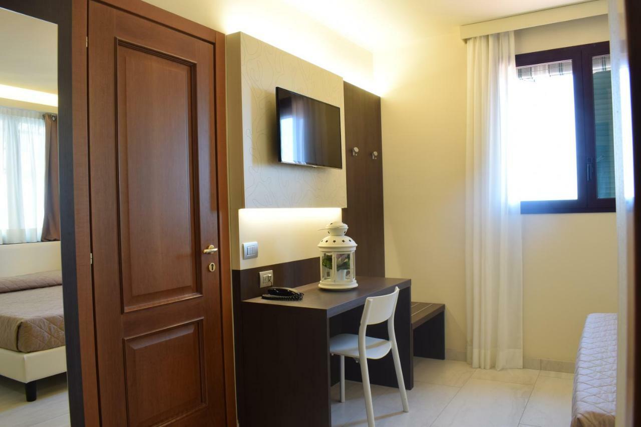 Del Prado Aparthotel Riva Ligure Bagian luar foto