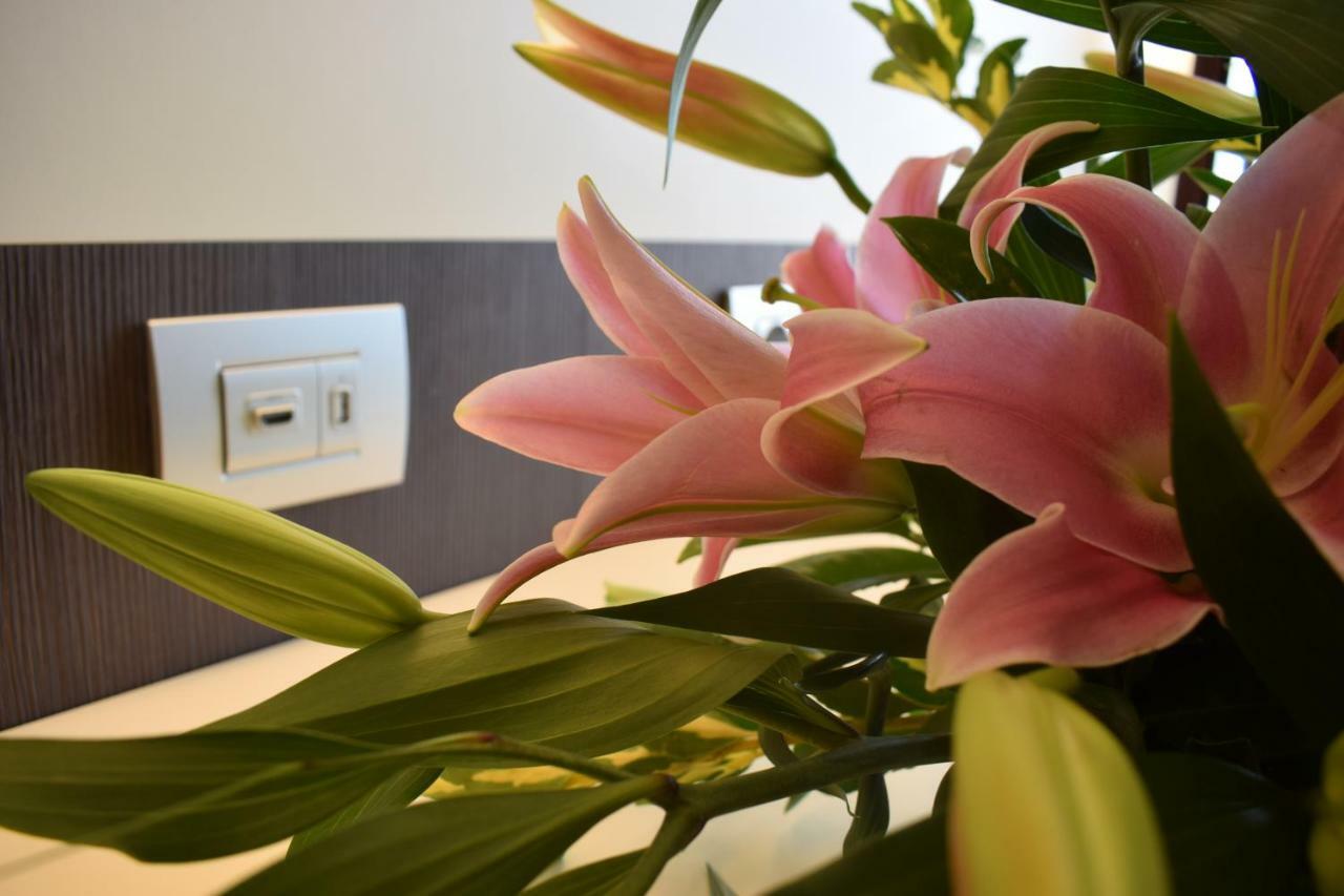 Del Prado Aparthotel Riva Ligure Bagian luar foto