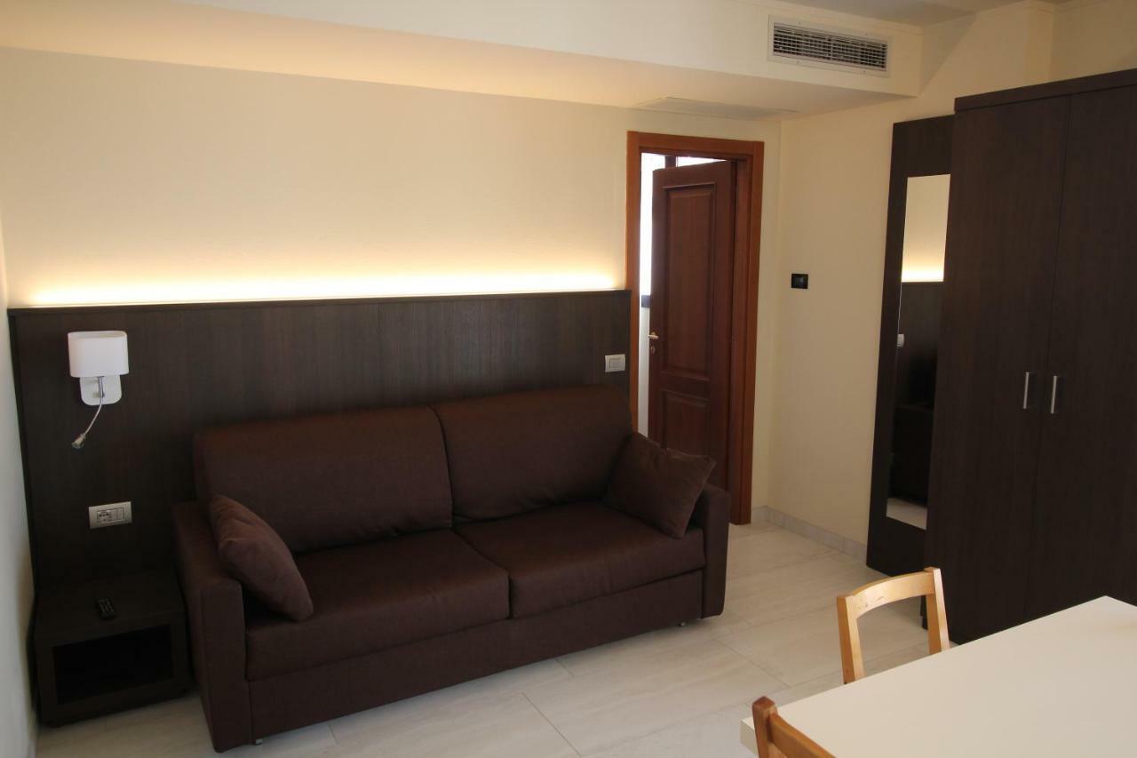 Del Prado Aparthotel Riva Ligure Bagian luar foto