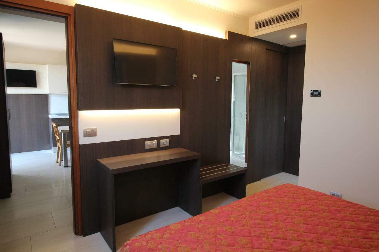 Del Prado Aparthotel Riva Ligure Bagian luar foto