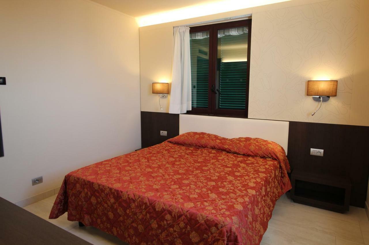 Del Prado Aparthotel Riva Ligure Bagian luar foto