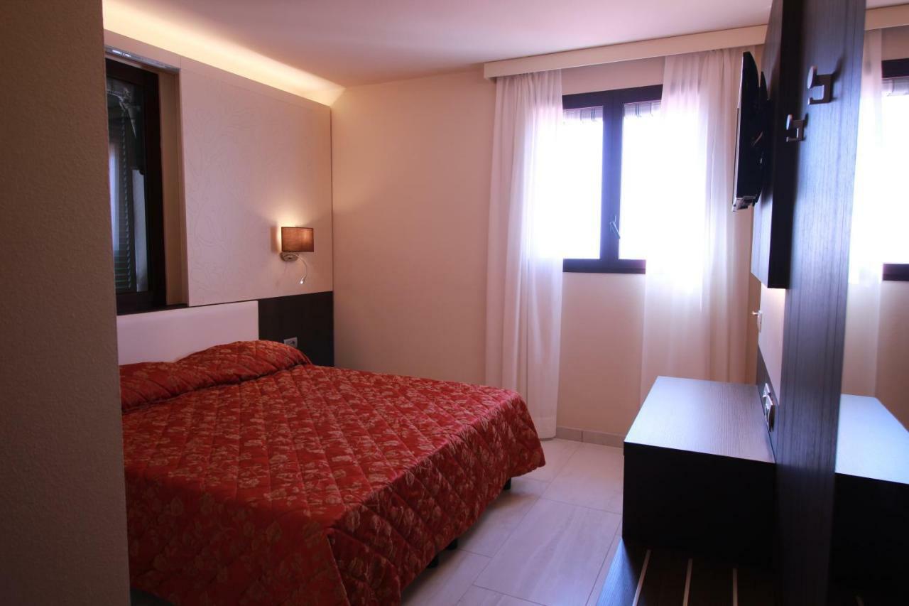 Del Prado Aparthotel Riva Ligure Bagian luar foto